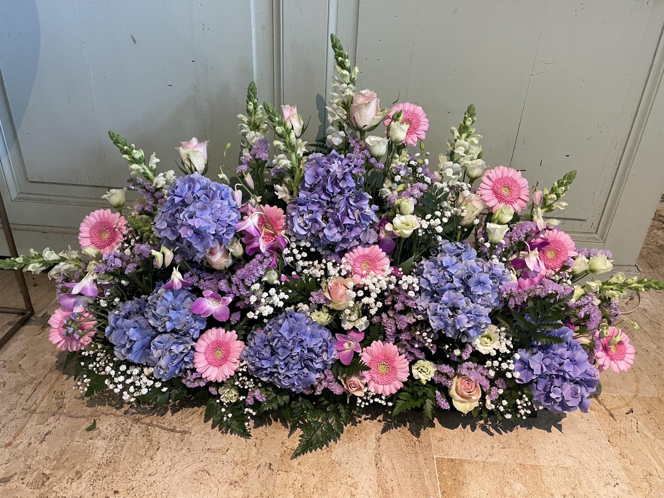 Devant de cercueil mauve et rose